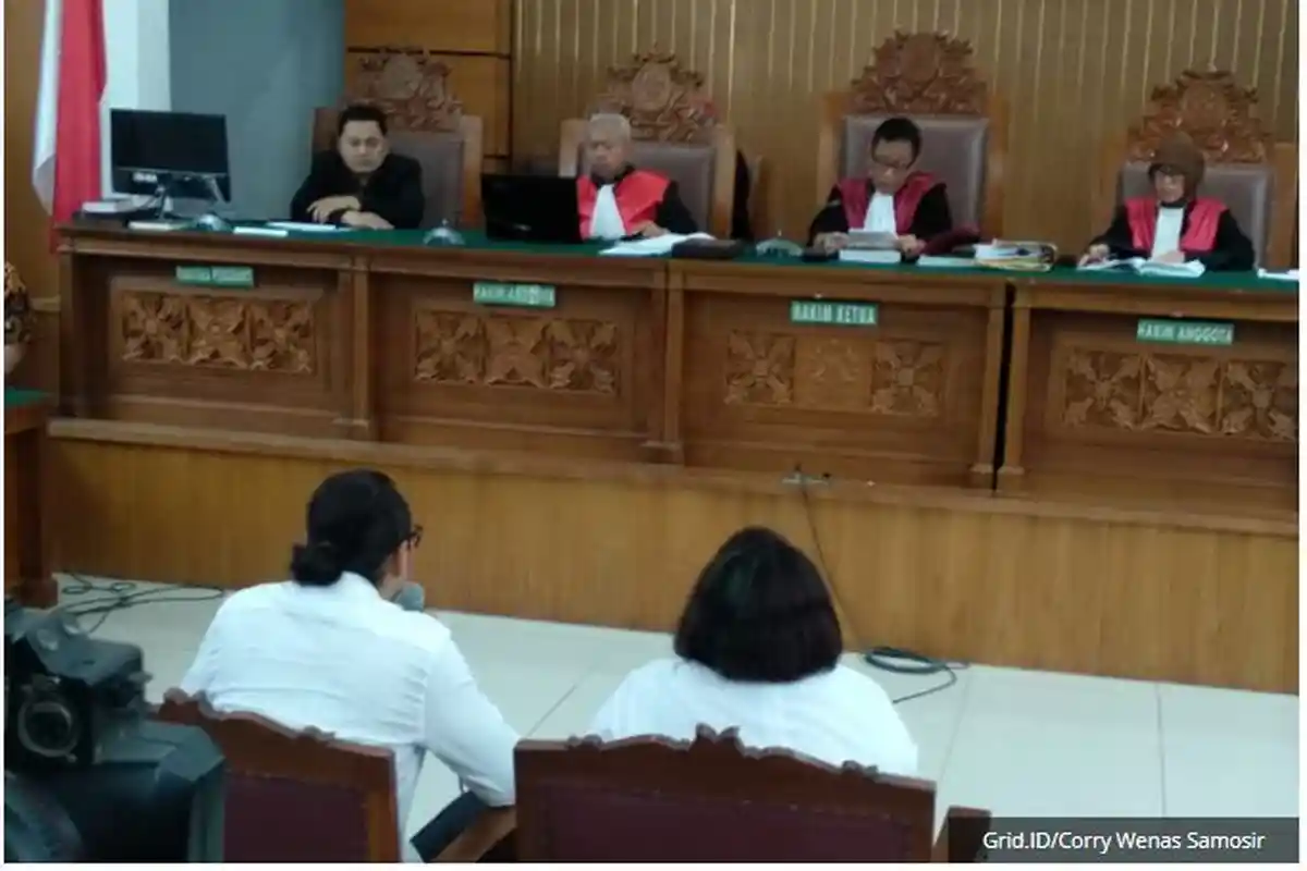 MENANTI Vonis Hakim Hari Ini Untuk Nunung dan Suami Kasus Penyalahgunaan Narkoba