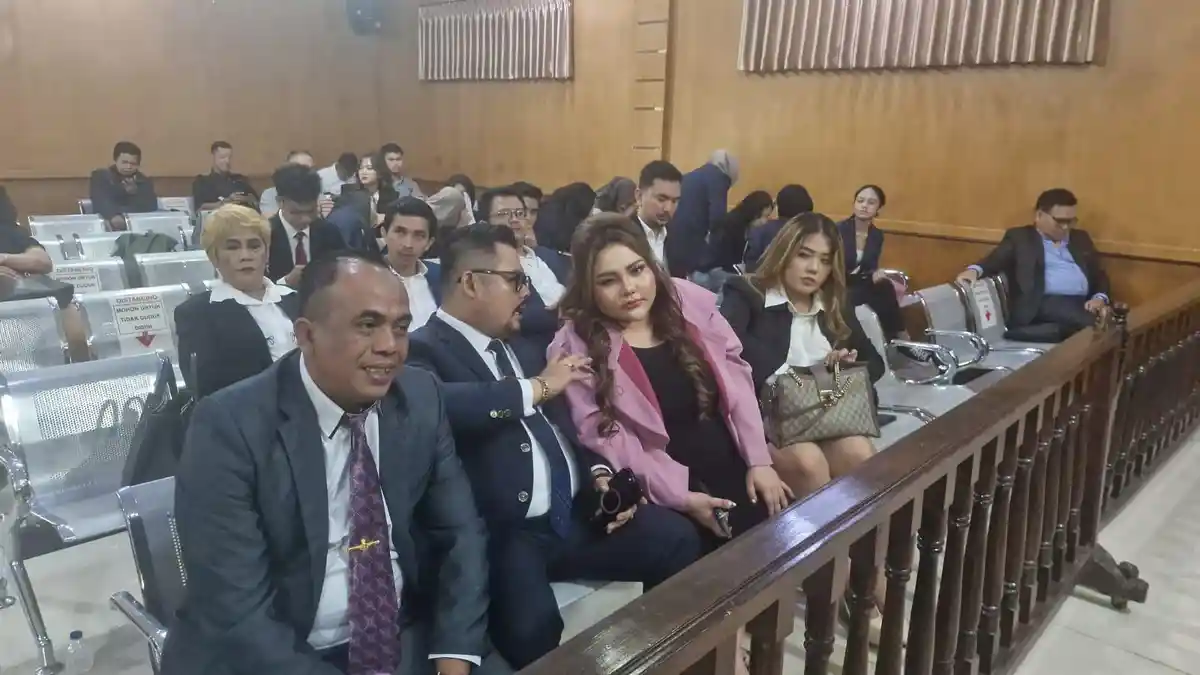 BREAKING NEWS Sidang Kasus Lisa Mariana vs Ridwan Kamil di PN Bandung, Lisa Datang Pakai Baju Pink