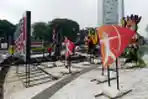 Pemasangan Maskot PON XX 2021 di Bunderan HI Jakarta
