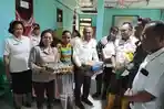 Peduli Korban Banjir di Toineke, Pemda Timor Tengah Selatan Serahkan Bantuan Sembako 