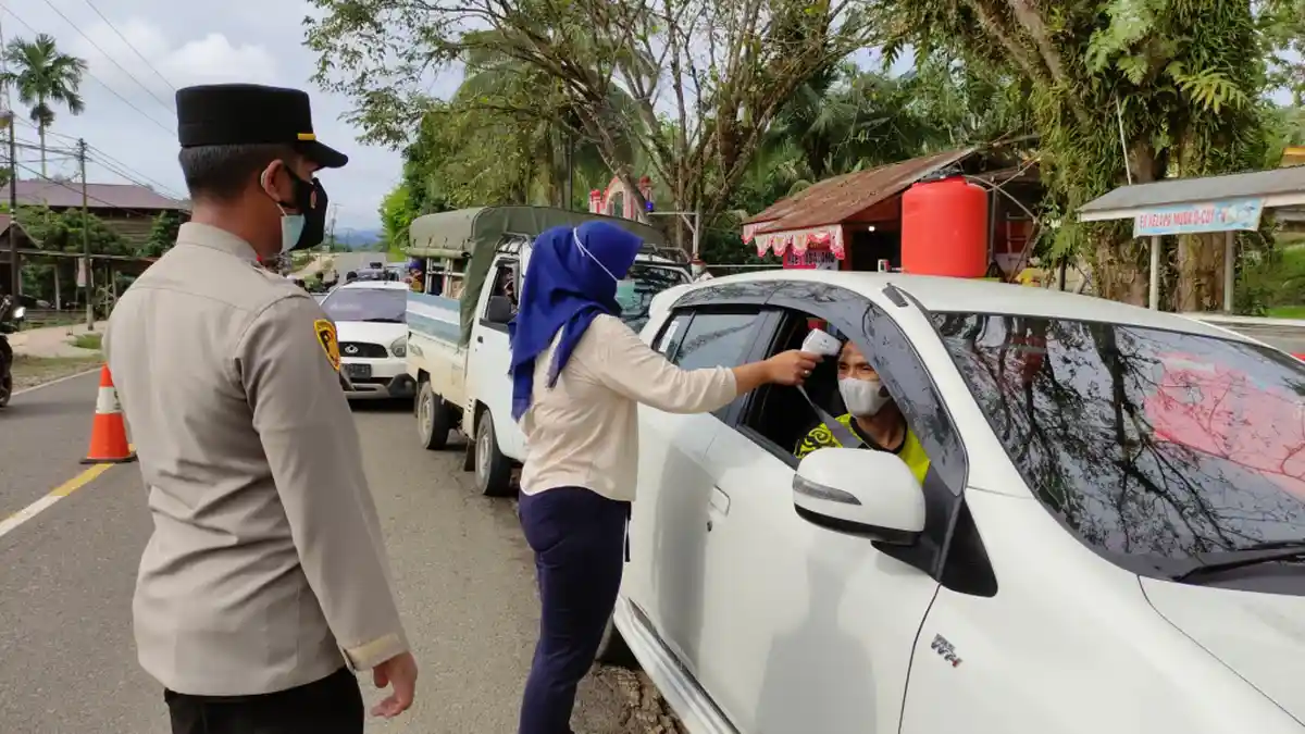 Lagi, Petugas Pos Sekat Batas Kalsel-Kaltim di Jaro Tabalong Putar Balik Pengendara
