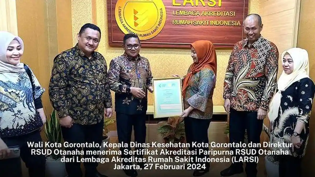 Wali Kota Gorontalo Marten Taha Terima Sertifikat Akreditasi Paripurna RSUD Otanaha dari LARSI