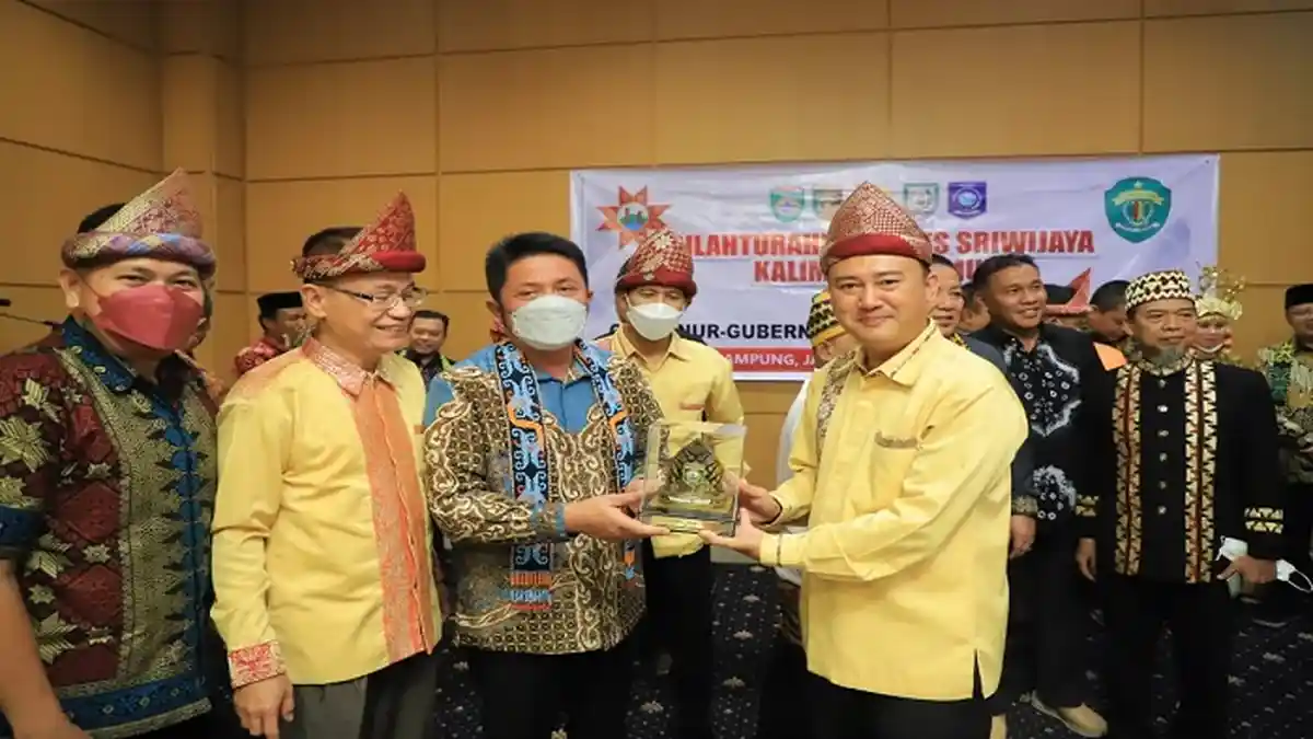 Herman Deru Kukuhkan Ketua IKABES Kaltim Bersama Gubernur se-Sumbagsel
