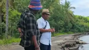 Patris-Lali-Wolo-pantau-kerusakan-jalan-trans-Flores.jpg