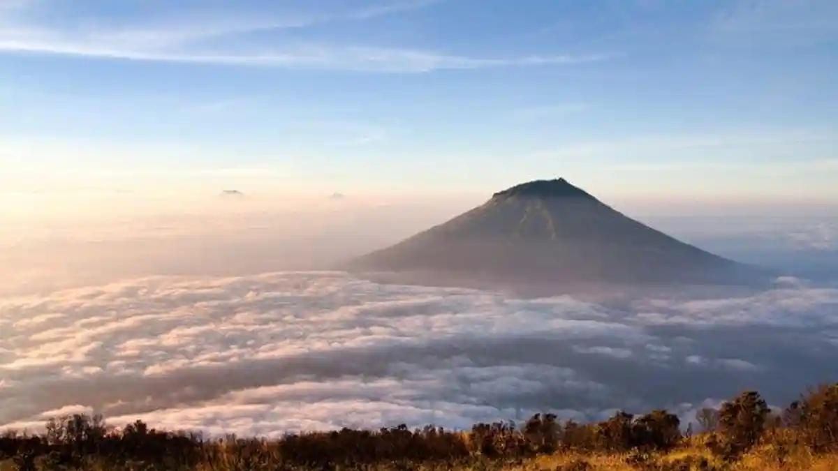 Efek Cuaca Ekstrem, 2 Jalur Pendakian Gunung Sumbing di Garung dan Bowongso Ditutup