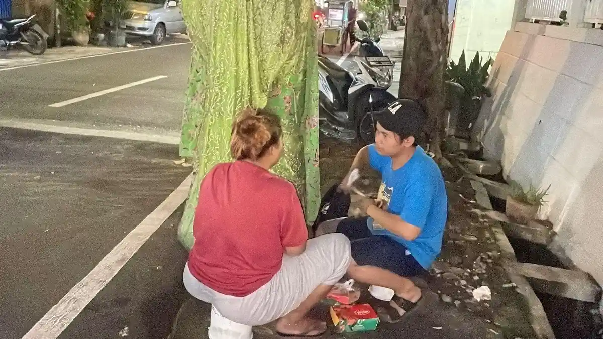 Cerita Pasutri Pengamen Ondel-ondel, Kucing-kucingan dengan Satpol PP hingga Dipalak Preman