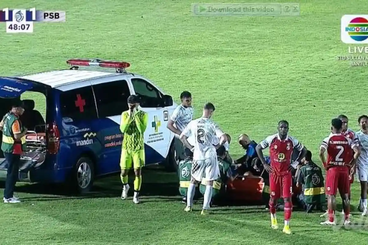 Beredar Video Kondisi Dado usai Cedera Horor di Laga Barito Vs Persib Bandung: Pakai Kursi Roda