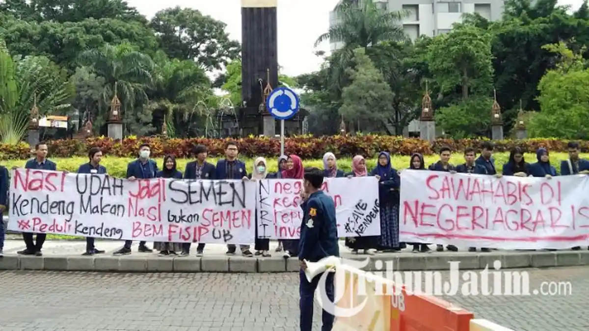 Dukung Petani Kendeng, Mahasiswa UB: Kami Ini Makan Nasi Bukan Makan Semen