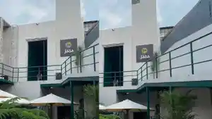 Penampakan-Masjid-Bekas-Bar-di-Bandung-Ada-Coffee-Shop-untuk-Nongkrong-hingga-Makan-Siang-Gratis.jpg