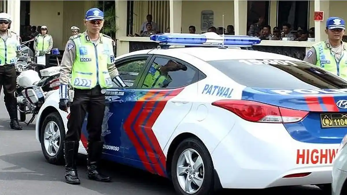 Cara Dapat Pengawalan Voorijder Gratis dari Polisi