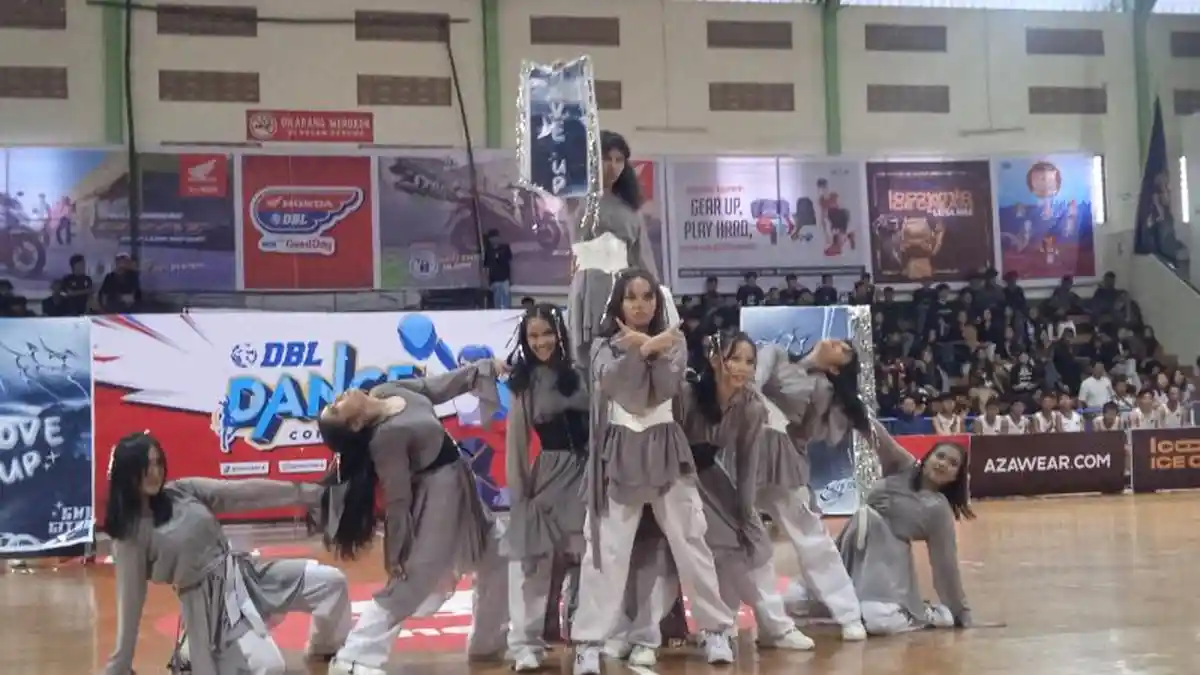 Dancer SMAN 1 Situbondo Memukai di Honda DBL with Kopi Good Day 2024 East Java - East