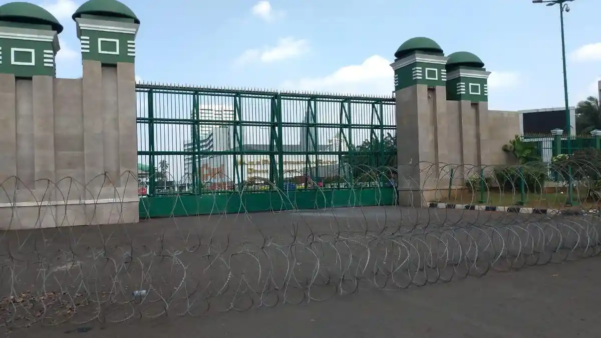 Gedung DPR/MPR RI Dipasangi Kawat Berduri