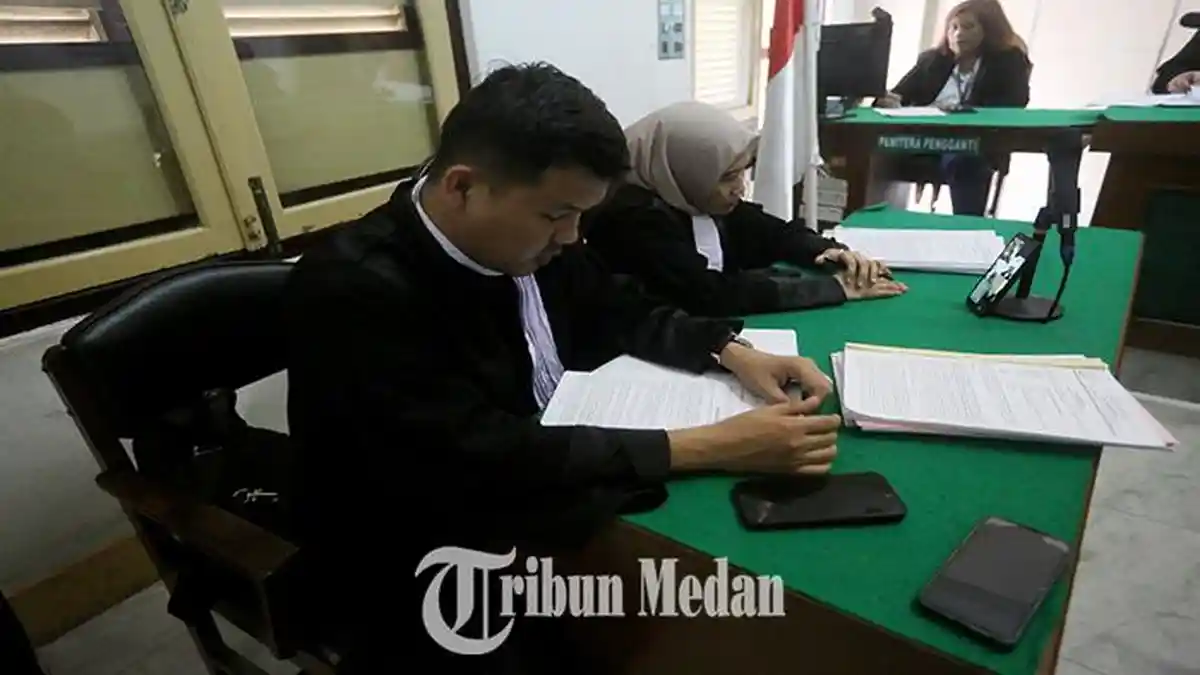 Berita Foto:6 Terdakwa Dituntut Hukuman Mati di PN Medan,Perkara 52 Kg Sabu dan 323 Ribu Pil Ekstasi - 29042024_MEMBACAKAN-TUNTUTAN_ABDAN-SYAKURO-1.jpg
