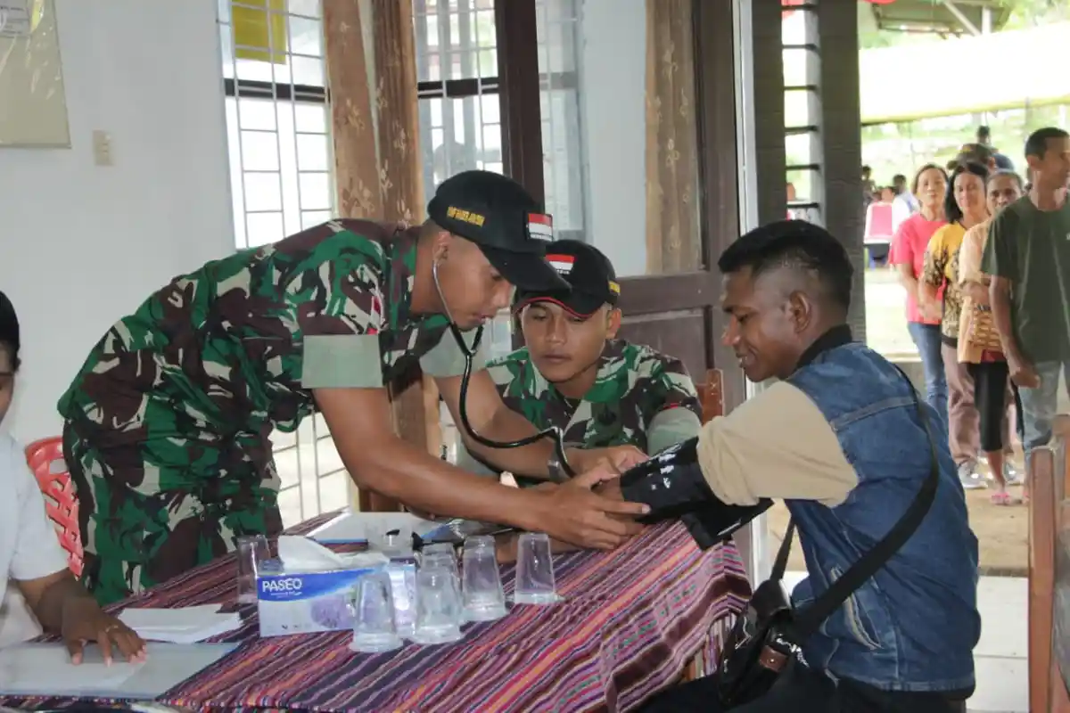 Satgas Yonif 408/Sbh Beri Pengobatan Ratusan Warga Atambua