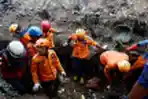 Aparat Gabungan Mengevakuasi