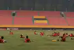 latihan-pemain-sriwijaya-fc-jelang-8-besar.jpg