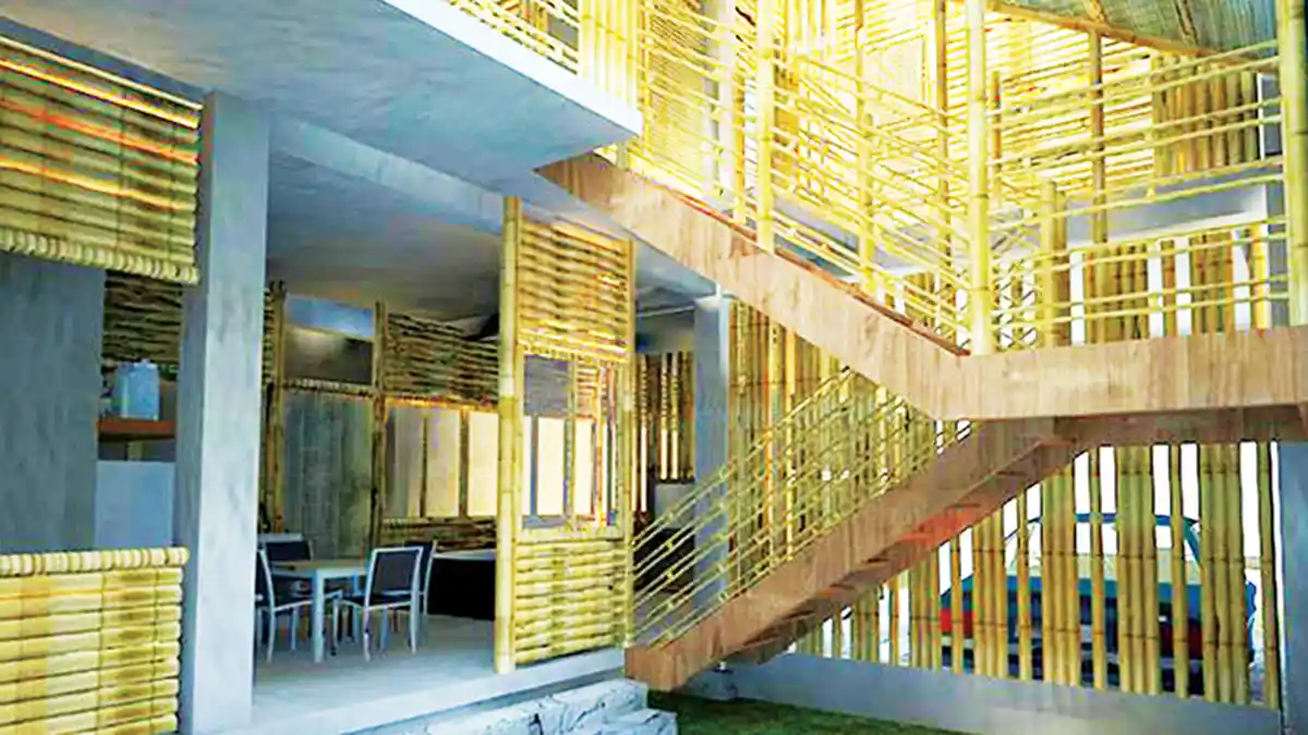 Rumah Ramah Lingkungan dengan Estetika Dominan Berbahan Bambu
