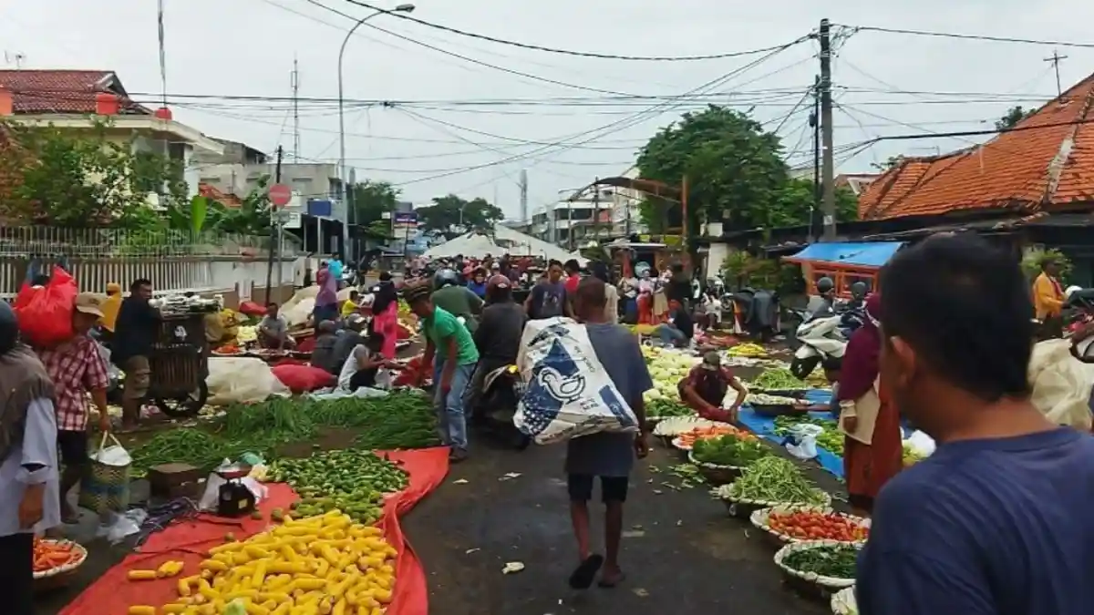 Pedagang Pasar Anyar Tangerang Tumpah sampai Tengah Jalan, Semrawut dan Ganggu Lalu Lintas