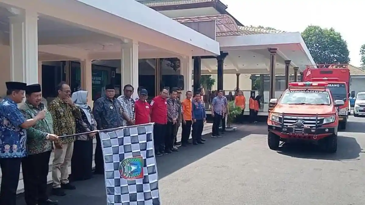 Bupati Warsubi Lepas Bantuan Untuk Korban Bencana Sumatera, Ada Subangsih Dari Semua OPD