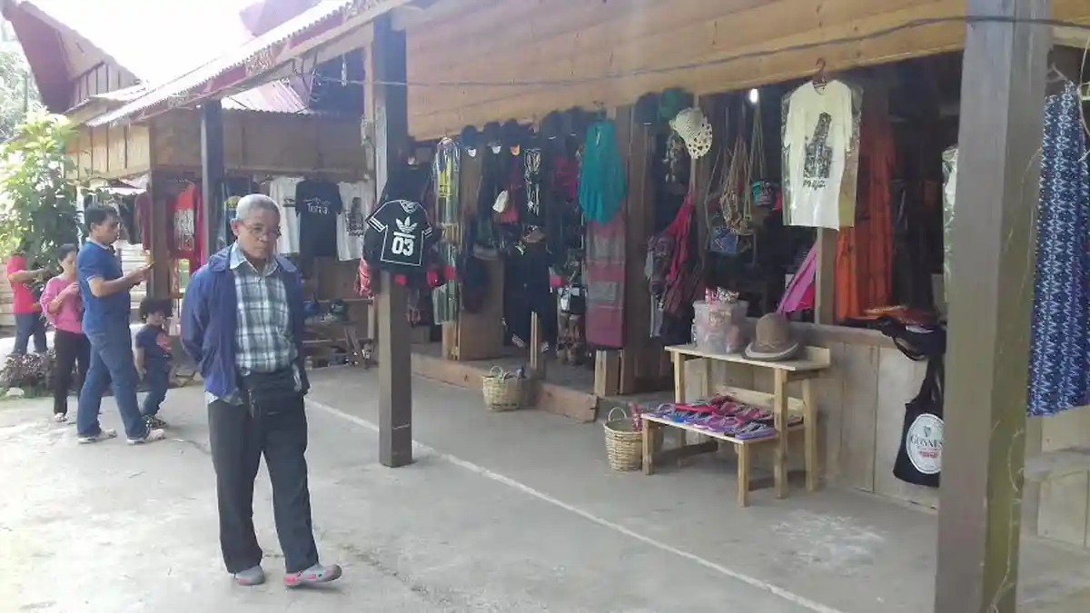 Objek Wisata Kete Kesu Toraja Utara Belum Ramai Pengunjung - kete-kesu-masih-sepi_20160707_141538.jpg