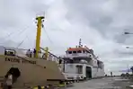 KM-Entebe-Express-di-Pelabuhan-Kelas-I-Mamuju-Jl-Yos-Sudarso-Mamuju.jpg