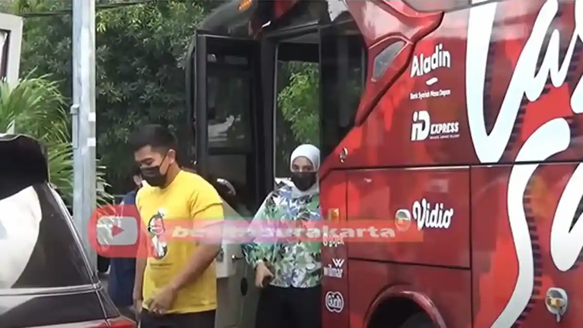 Kabar Nadya Arifta Tertangkap Kamera Nonton Bareng Kaesang Pangarep, Naik Bus dan Duduk Bersebelahan