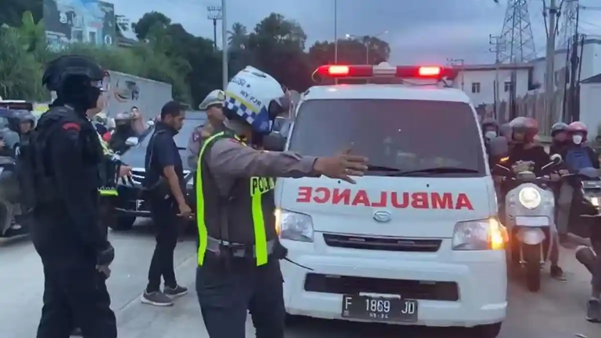 Kronologi 2 Ambulans Terobos One Way Tol Bocimi Distop Polisi, Videonya Sempat Viral
