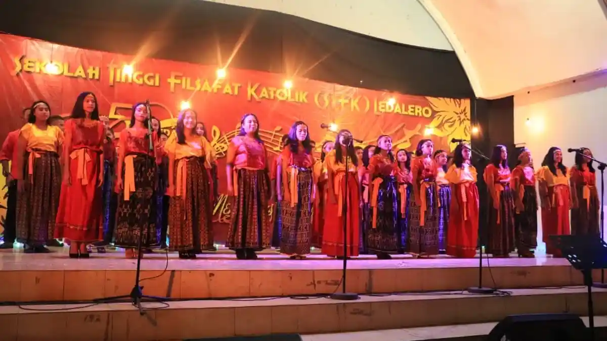 Wow! STFK Voice Tampil Memukau Bikin Penonton Klepek-Klepek di Aula John Thom Bajawa