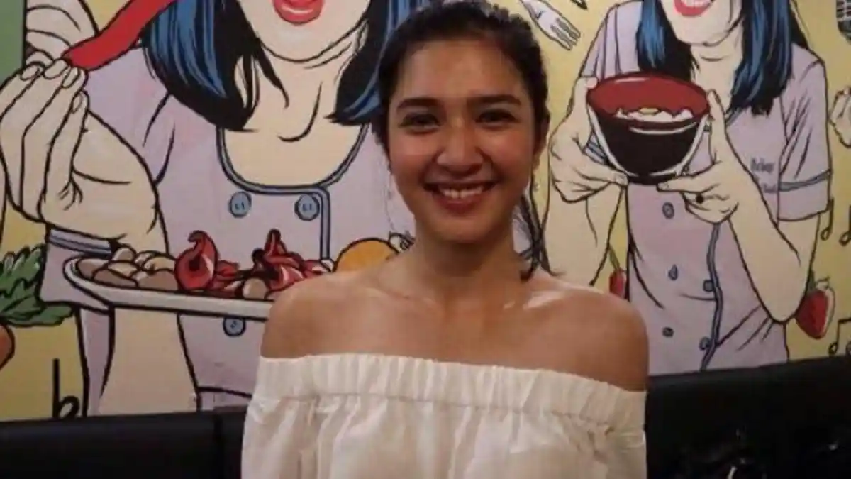 Upload Foto Mesra, Mikha Tambayong Bantah Pacaran dengan Pebasket Tampan Ini