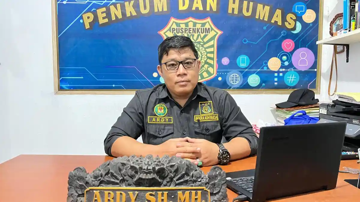 Mantan Bupati Aru Dua Periode, Johan Gonga, Diperiksa Tiga Jam oleh Jaksa di Ambon