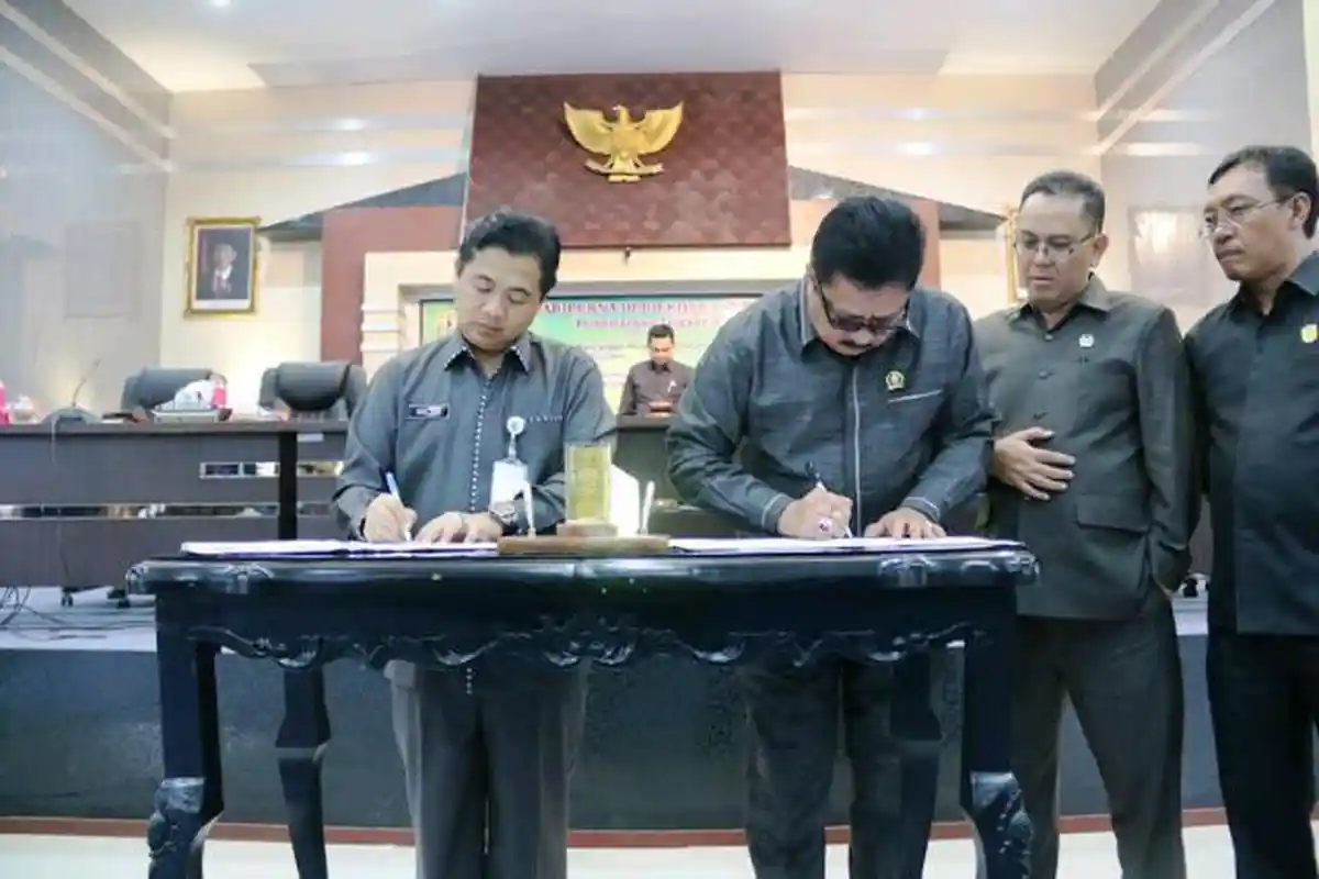 Tutup Tahun, DPRD Sahkan 6 Perda Baru