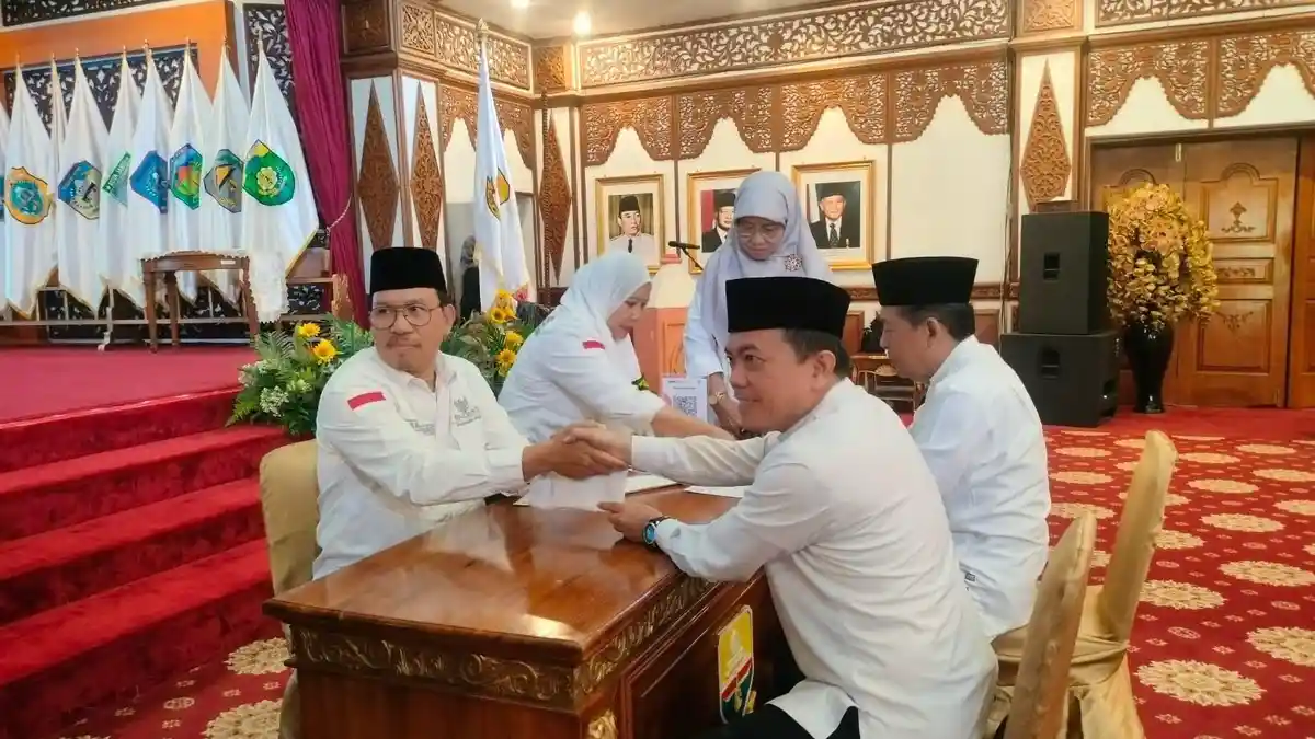 Al Haris Bersama Abdullah Sani Bayar Zakat ke Baznas Provinsi Jambi