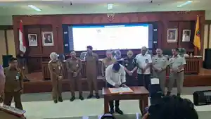 Suasana-Rapat-Koordinasi-Percepatan-Pelaksanaan-Proyek-Riam-Kiwa-di-Aula.jpg