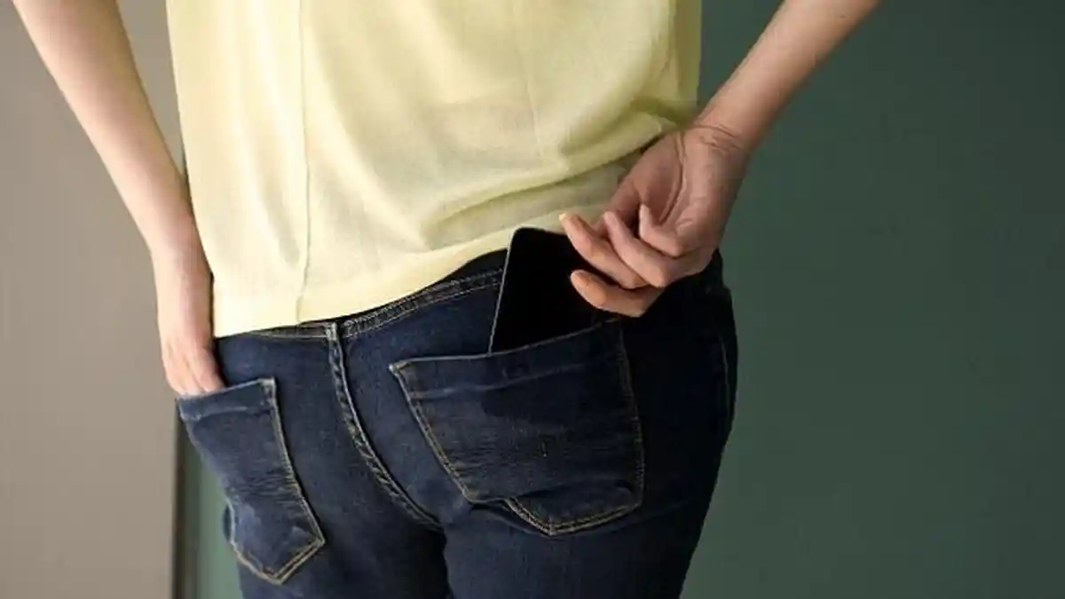 Buat Pria, Jangan Simpan HP di Saku Celana, Bisa Ganggu Kesuburan hingga Sperma Rusak