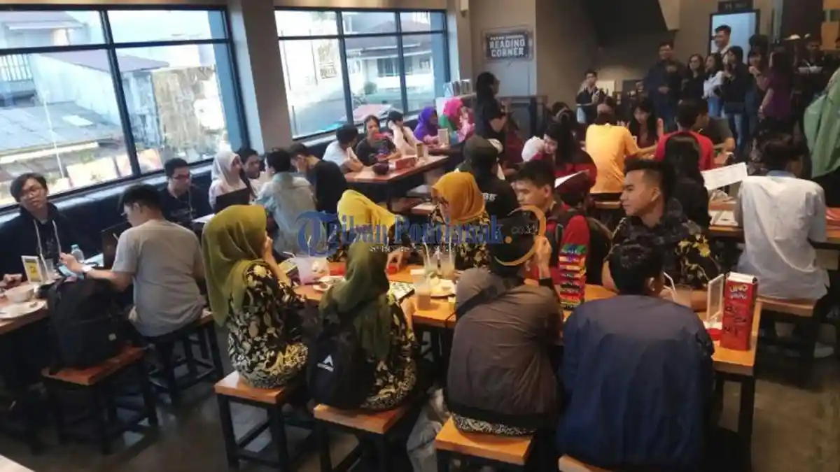 Kongkow Seru di Warunk Upnormal - Tribunpontianak.co.id