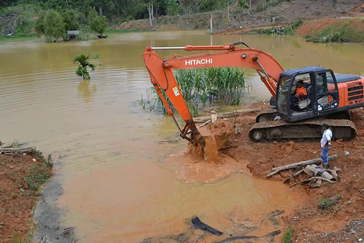 Gorong-gorong Sumbat, 5 Hektare Sawah Jadi Danau, BPBD Abdya Hancurkan Jembatan Gudang-Cot Mancang