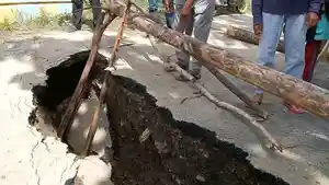 warga-swadaya-perbaiki-jembatan-di-Desa-Lebani.jpg