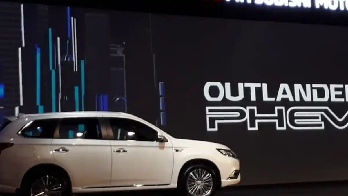 Bisa Jadi Pembangkit Listrik Berjalan, Mitsubishi Outlander PHEV Asyik Diajak Kemping