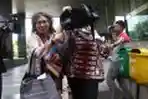 Liestyana Rizal Istri Irman Gusman Datangi KPK
