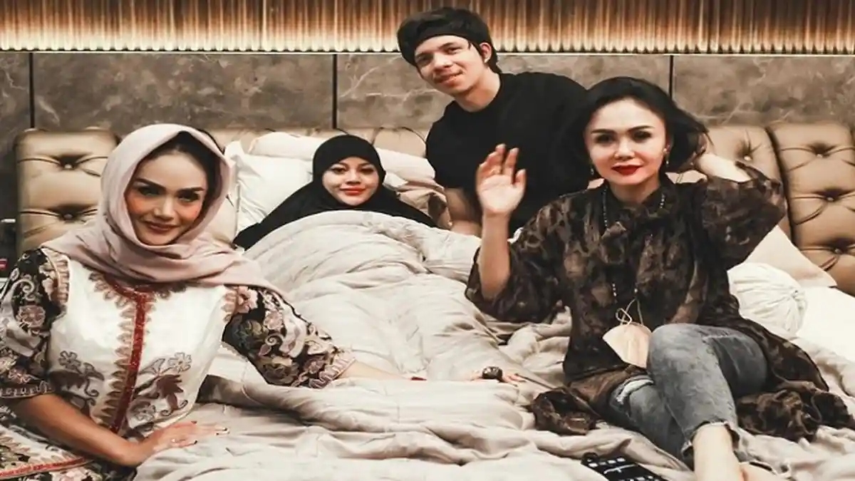 Aurel Hermansyah Sudah Beraktivitas Normal Pascakeguguran,Krisdayanti:Aurel Udah Bersih-bersih Rumah