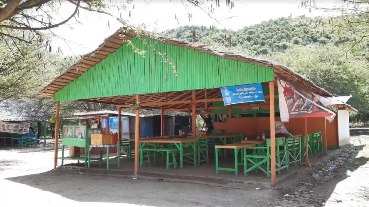 Cerita Arifin Ali Pedagang UMKM di Pantai Kurenai, Dapat Penghargaan dari Bupati Bone Bolango