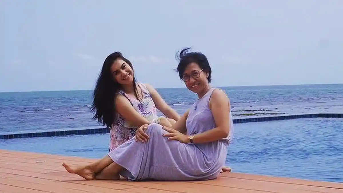 7 Potret Susanti Arifin, Ibunda Irish Bella yang Tak Kalah Modis dari sang Putri