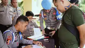 PEMERIKSAAN-SENJATA-DI-POLRES-OKI.jpg