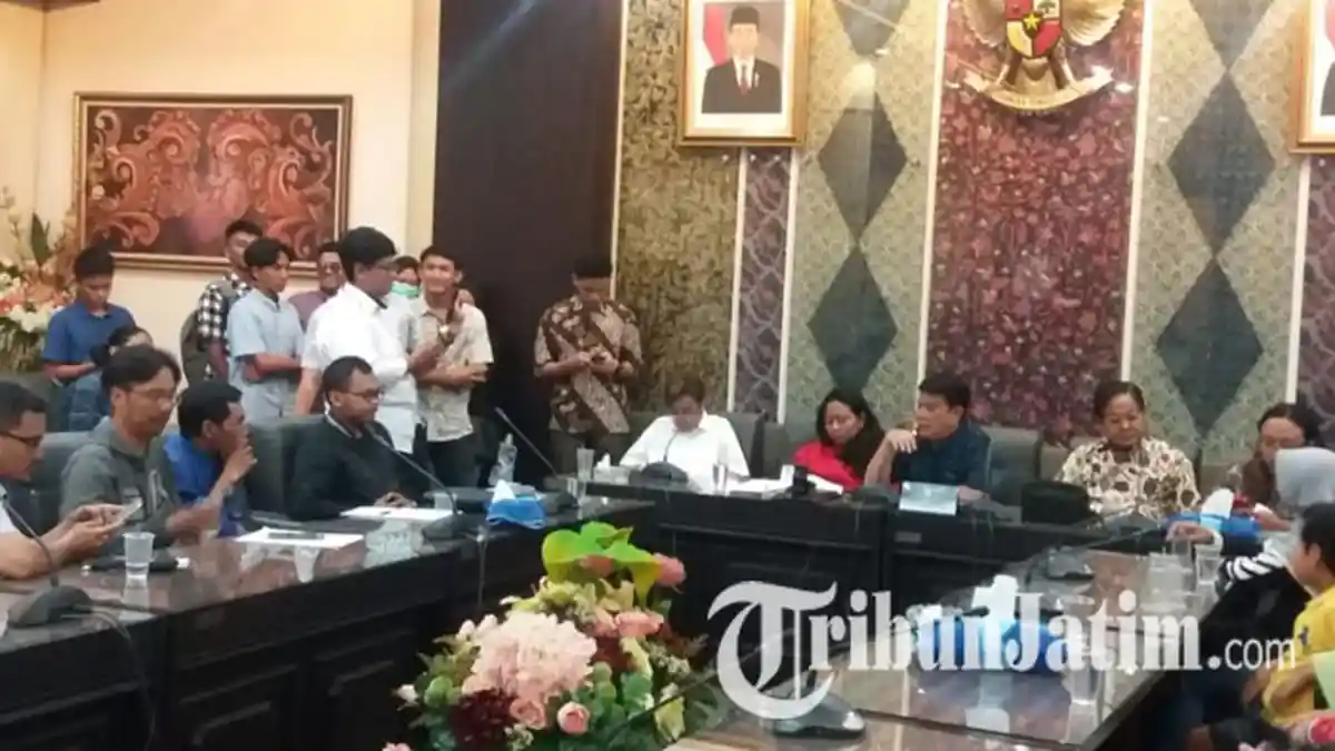 Ditemui Perwakilan Wali Murid, Anggota DPRD Jatim Minta Sistem Zonasi PPDB SMA/SMK Dievaluasi