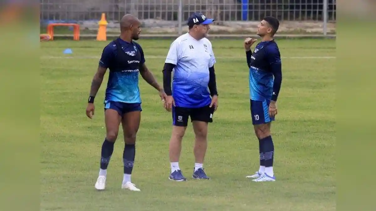 BERITA PERSIB TERKINI: Ini Target Robert Alberts di Turnamen Pramusim Meski di Grup Neraka