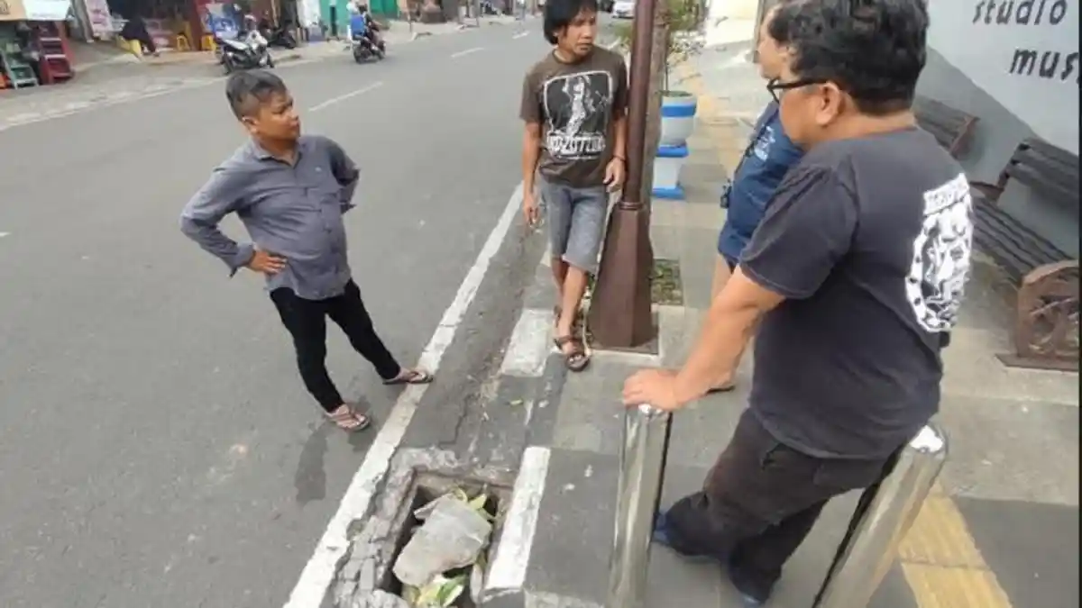 Tutup Gorong-gorong Jalan Hasanuddin Kota Salatiga Hilang Akibatkan Kecelakaan