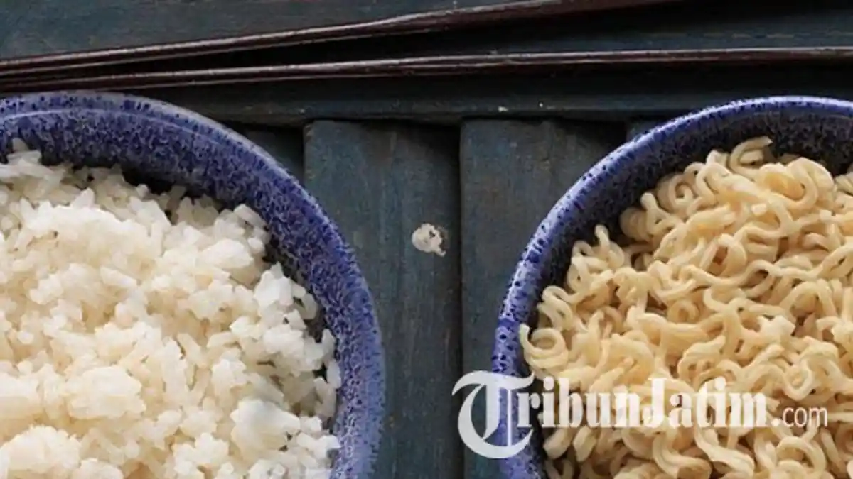 Kelebihan Karbohidrat, Sebaiknya Hindari Makan Mie Instan Bersama Nasi