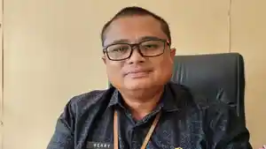 Hendrik-Kapuangan-saat-ditemui-Tribunpapuabaratcom-di-ruang-kerjanya-Kamis-2022025.jpg
