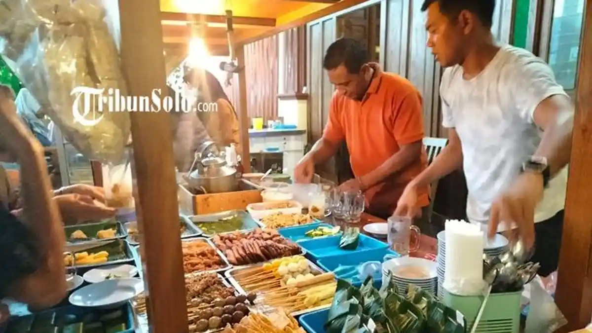 Sekilas Tampak Sama, Ini Perbedaan Angkringan di Solo dan Yogyakarta
