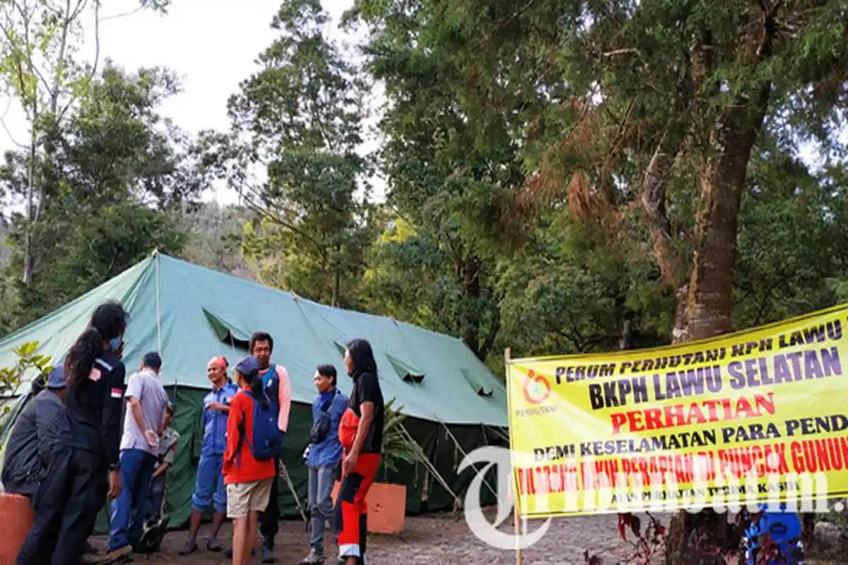 Ngotot Mau Muncak, Tim Gabungan Turunkan Paksa 85 Pendaki Dari Puncak Gunung Lawu